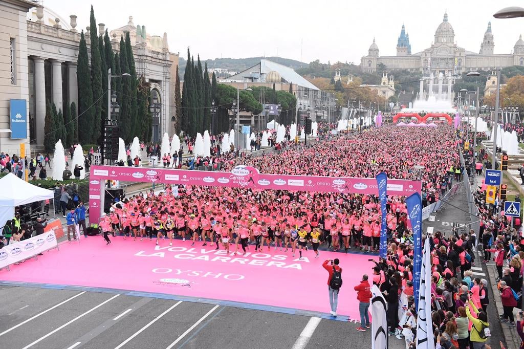 Miles de participantes concentrados antes de la salida